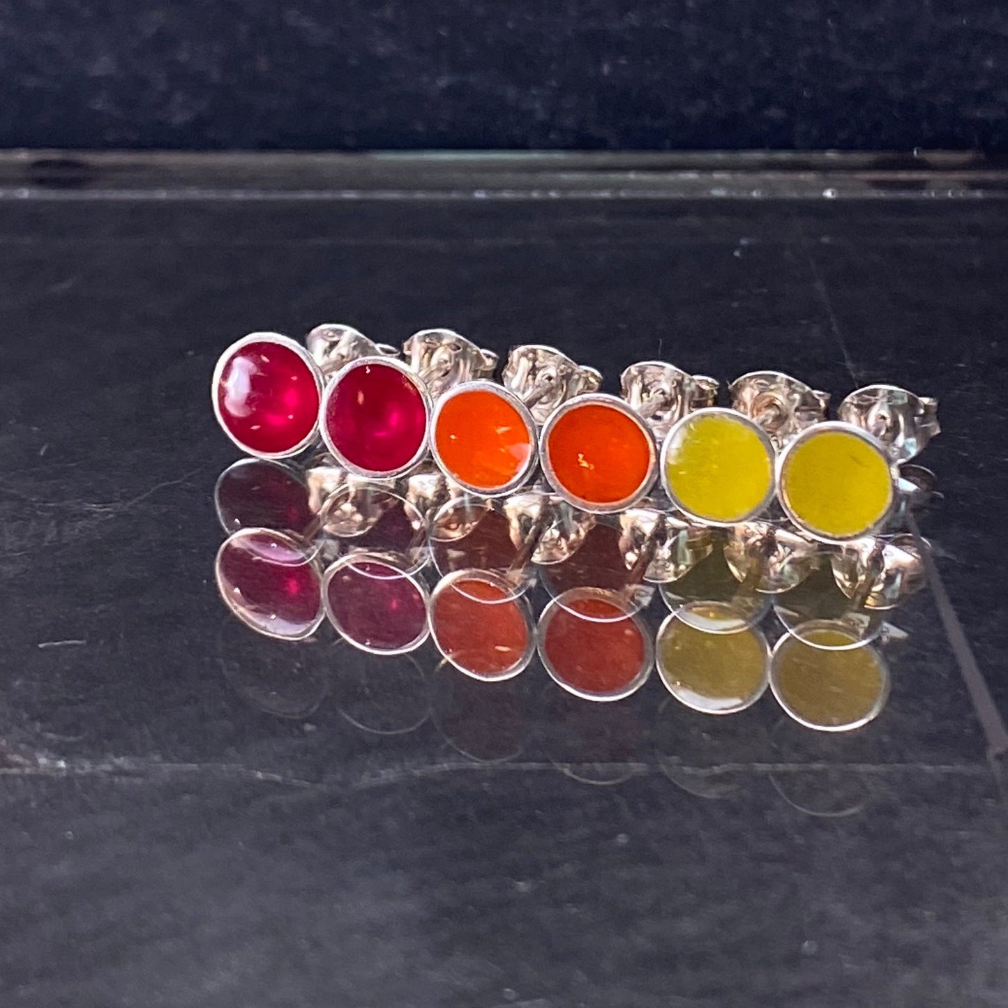 Polka dot studs - Pumpkin orange