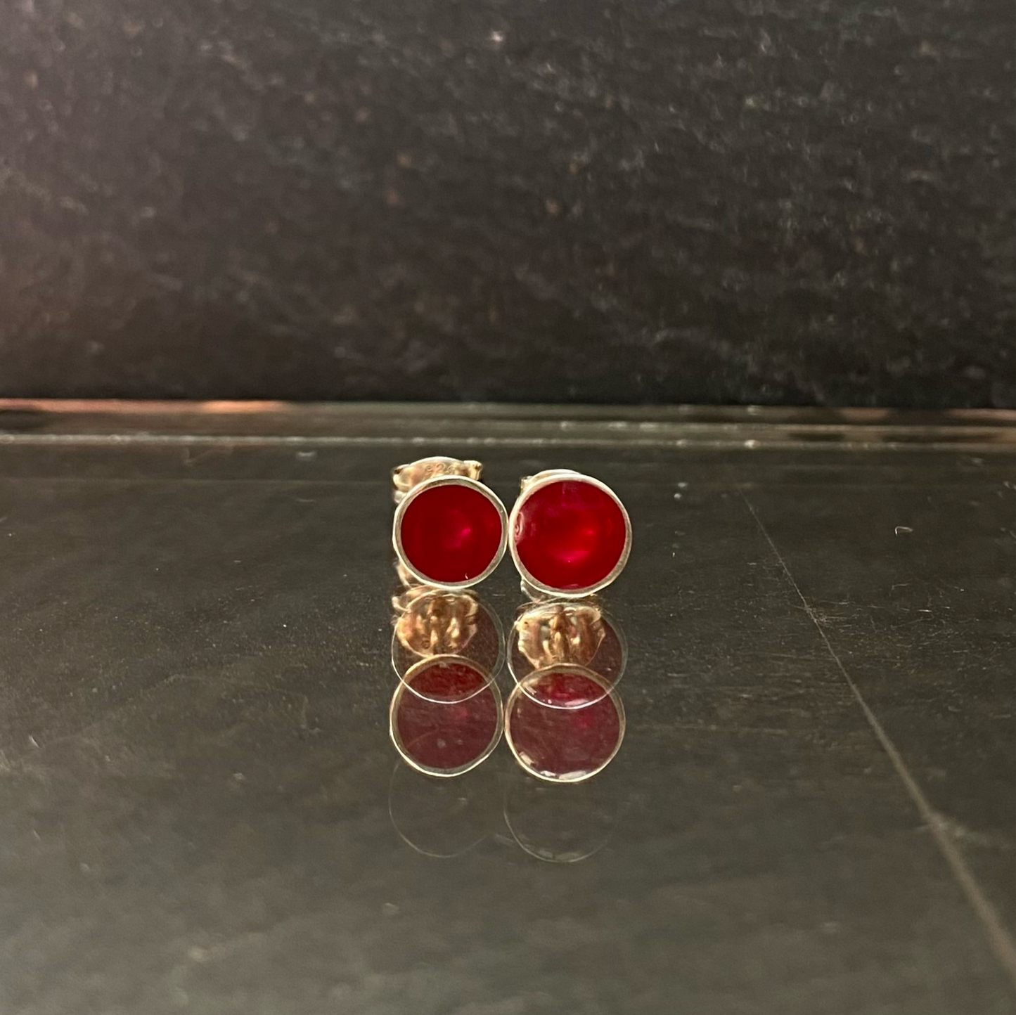 Polka dot studs - Apple Red