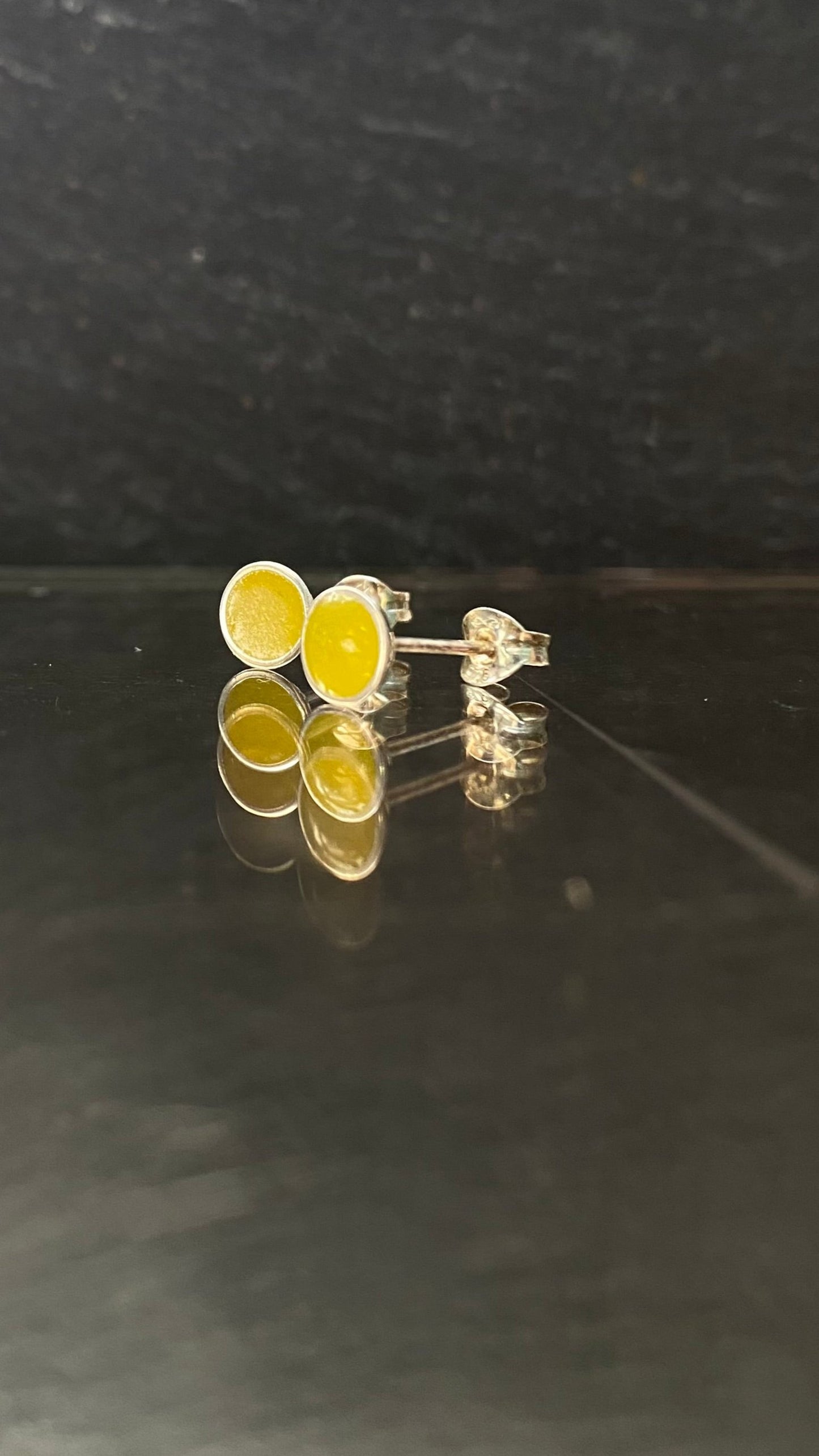 Polka dot studs - Sunshine yellow